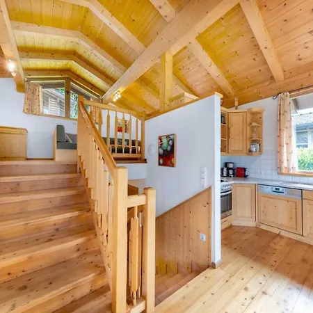 Schoeneben Enzian Feriehus Wald im Pinzgau