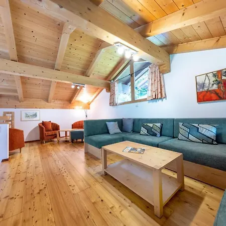 Schoeneben Enzian Feriehus Wald im Pinzgau