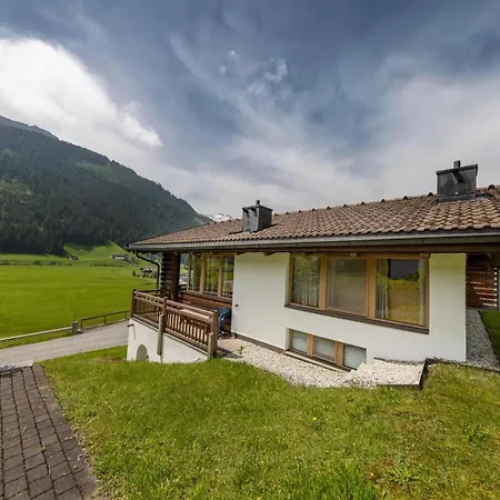 Schoeneben Enzian * Wald im Pinzgau
